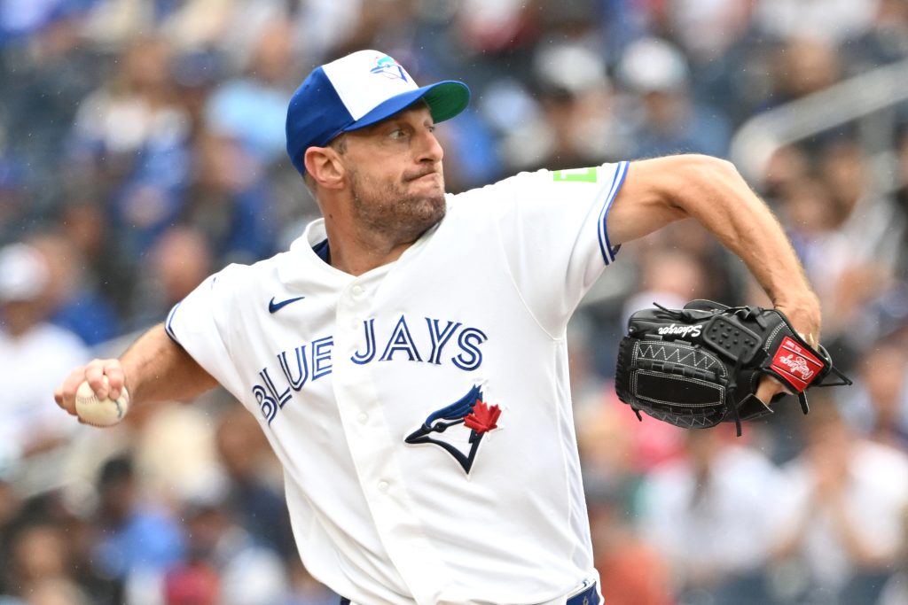 Big series ahead for Blue Jays after a sweep in their last series. They face the Guardians, who they are chasing for the last AL Wild Card.