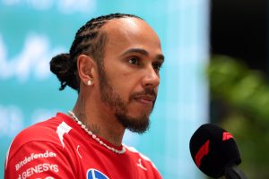Lewis Hamilton Apologises To Ferrari After Singapore Strategy Call