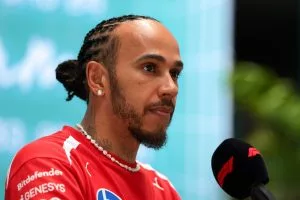 Lewis Hamilton Apologises To Ferrari After Singapore Strategy Call