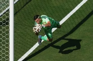 Emiliano Martinez Heading for Shock Move to Chelsea