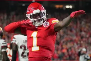 Chiefs vs Texans: SNF Week 14 Parlay Picks and Player Props