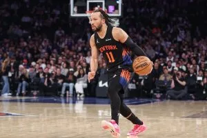 Best NBA Player Props Today: Jalen Brunson Over Points Headlines Card