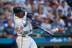 Mariners' Star Outfielder Leaves Game Late Wednesday Night
