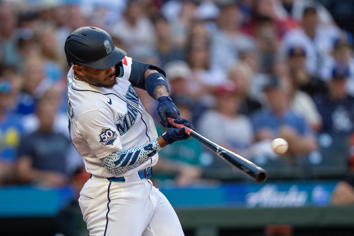 Mariners' Star Outfielder Leaves Game Late Wednesday Night