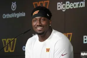 49ers Reunite With Deebo Samuel as Receiver Concerns Continue to Grow
