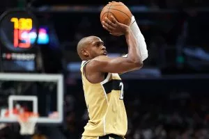 Khris Middleton Returns to Wizards in Six-Team Sign-and-Trade