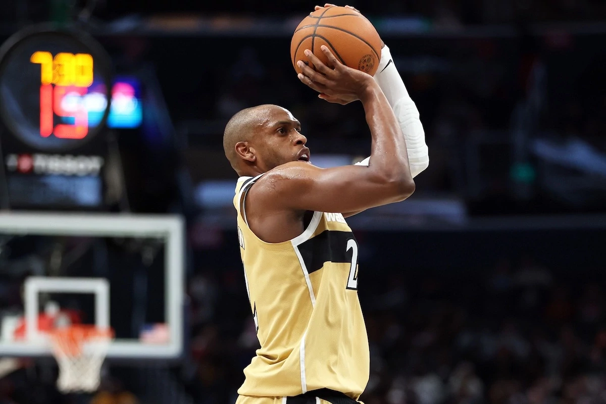 Khris Middleton Returns to Wizards in Six-Team Sign-and-Trade