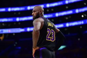 LeBron James Keeps NBA Waiting on Free Agency Decision