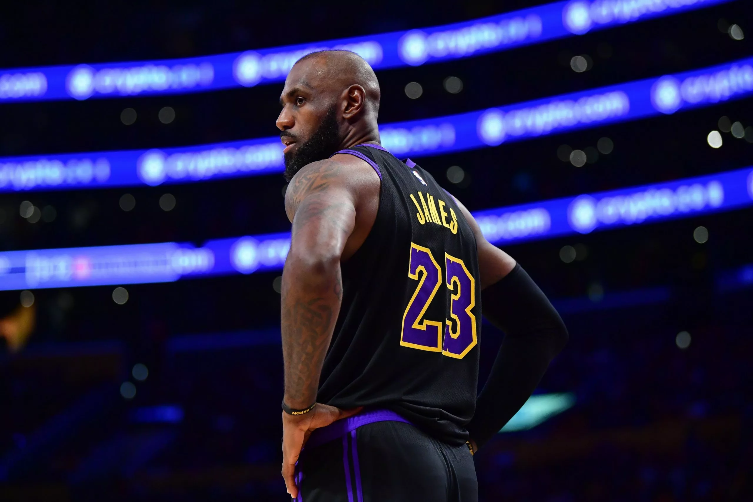 LeBron James Keeps NBA Waiting on Free Agency Decision