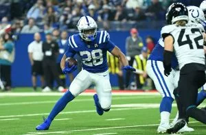 Cashing In: Running Backs Robinson, Taylor Sign Extensions