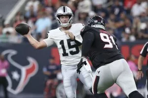 Raiders Defeat Texans, Kubiak Won't Name Starting Quarterback