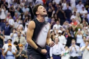 Shelton Stuns Alcaraz in US Open Overnight Thriller