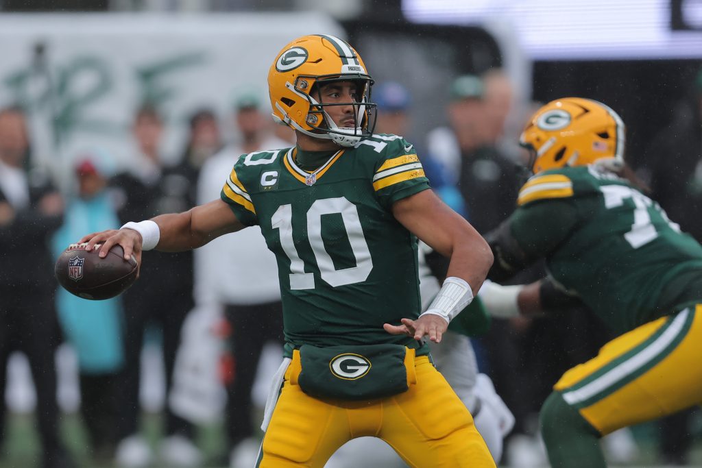 TNF Week 3 NFL Parlay Picks & Player Props for Falcons vs. Packers NFC showdown.