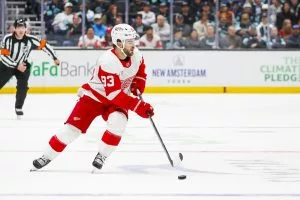 Blackhawks vs. Red Wings Prediction, Odds & Picks for Oct. 29: Goals in Short Supply in the Motor City