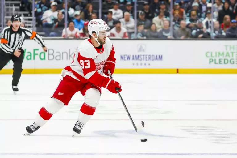 Blackhawks vs. Red Wings Prediction, Odds & Picks for Oct. 29: Goals in Short Supply in the Motor City
