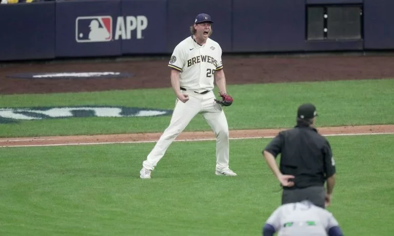 Brewers Survive Ninth-Inning Scare to Beat Rays in World Series Game 1