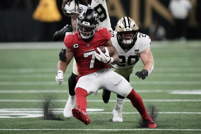SNF Week 5 NFL Parlay Picks & Player Props: Back the Running Backs