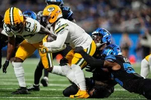 TNF Week 8 NFL Parlay Picks & Player Props: Panthers vs. Packers NFC Battle